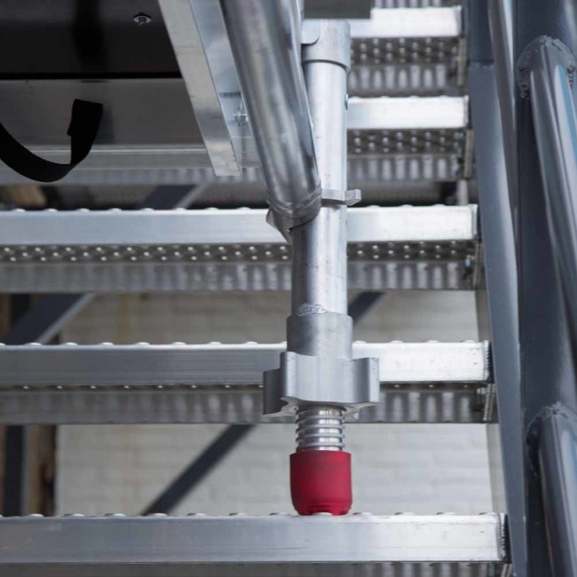 Pata corta ajustable para andamio de escalera