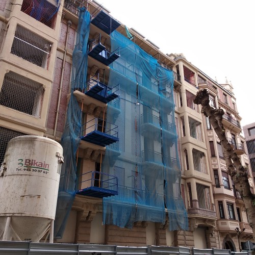 Plataforma de fachada DCM con trampilla 1500 kg