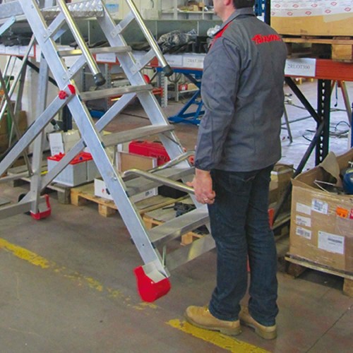 Escalera aluminio de almacén uso intensivo 6 peldaños SMT150