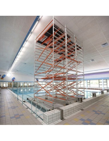 Torre de andaime para manutenção de piscinas