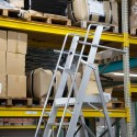 Escalera móvil de almacén 'Easy' 1x4 peldaños certificada con 5 años de garantía
